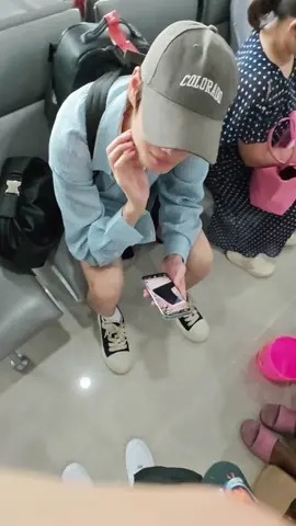 娇羞黑长直神颜图库姐妹花推荐这帅哥啥意思啊，谁能解释一下